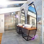 Privilege Hotel *